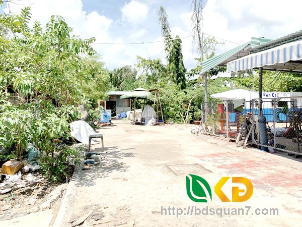 Cho thuê 2.500m2 đất gần sát chợ Phú Thuận quận 7 (có nhà xưởng).